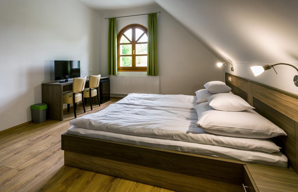 Figula Vendeghaz Hotel Balatonfured Exterior photo