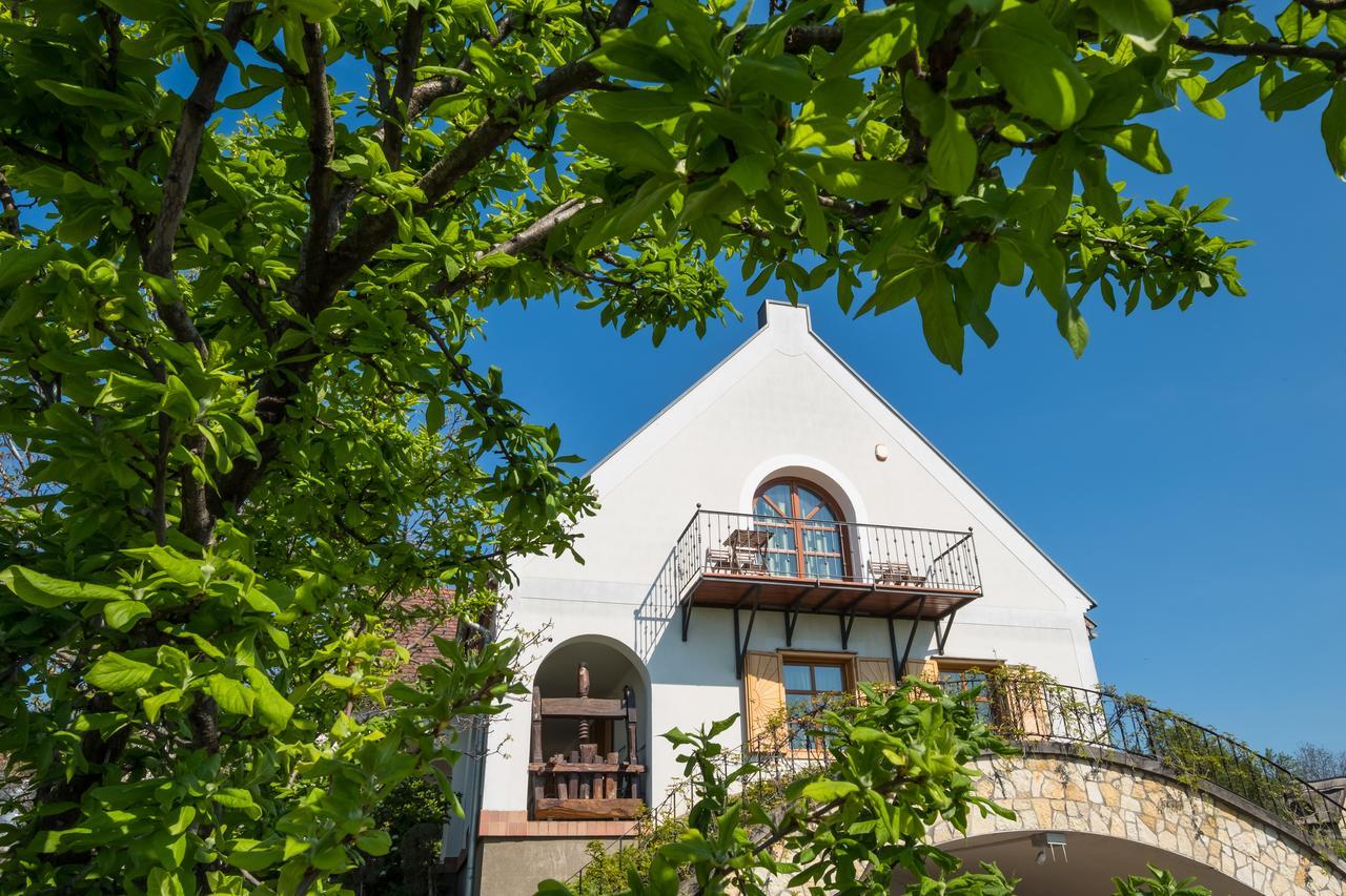 Figula Vendeghaz Hotel Balatonfured Exterior photo